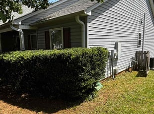 Bush Trimming by Naji Robinson for Duncan P. in Simpsonville, SC
