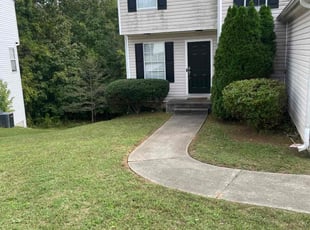 Bush Trimming by Jason Hembree for Quiana W. in Mableton, GA