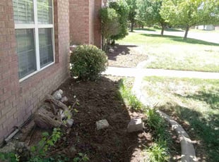 Lisa E.'s Flower Bed Weeding service result