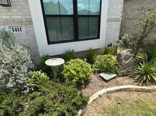 Lynda J.'s Flower Bed Weeding service result