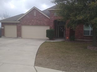 Leaf Removal by Jason Salazar for Sh-Landa R. in Cibolo, TX