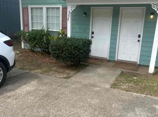 Bush Trimming by Desmond Cox for Josh F. in Mobile, AL