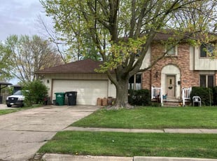 Bush Trimming by Thoma Stark for James S. in Ankeny, IA