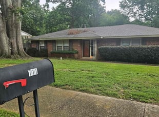 Karen L.'s Bush Trimming service result