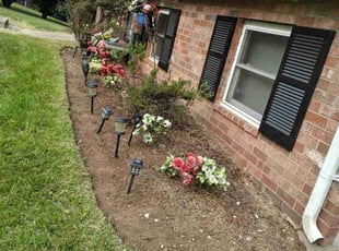 Weeding by RΓ³mulo GonzΓ‘lez for Regina P. in Clinton, MD