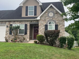 Bush Trimming by Donnie Weaver for Mandy S. in Wilmington, DE