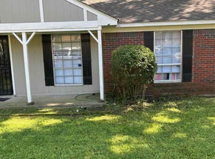 Bush Trimming by Zachary Bright for Angela S. in Memphis, TN