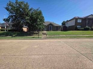 PATRICIA E.'s Flower Bed Weeding service result