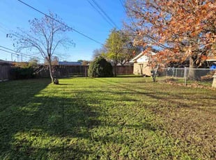 Leaf Removal by Gregory Martin for Jimmy T. in Fort Worth, TX