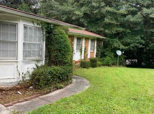 Bush Trimming by Daniel Diaz for Carlton H. in Atlanta, GA