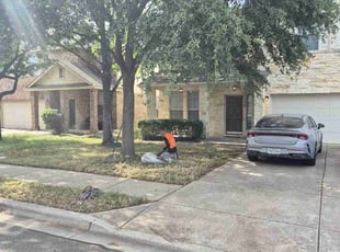 Leaf Removal by Ricardo Roldan Altamirano for Aquiles C. in Austin, TX