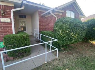 Bush Trimming by Fernando Barba for Thong D. in Oklahoma City, OK