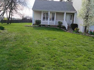 Bush Trimming by Sebastian Sebastian for Arreanna H. in Bartlett, IL