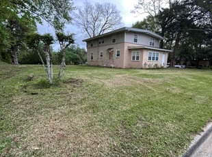 Leaf Removal by Desmond Cox for Cicely P. in Mobile, AL