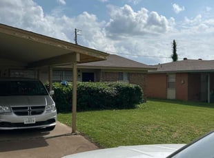 Bush Trimming by Alex Penunuri for Edward H. in Arlington, TX
