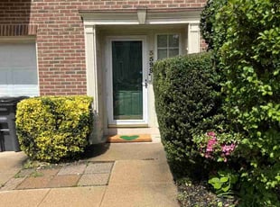Bush Trimming by Bill Giampa for Tamika D. in Woodbridge, VA