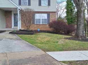 Weeding by Rómulo González for Osei Poku A. in Bowie, MD