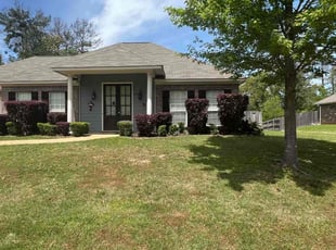 Bush Trimming by Byron Gordy for JoAnn C. in Brandon, MS