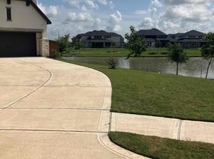 Vee Y.'s Lawn Mowing service result