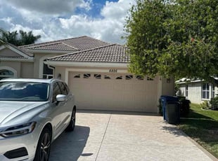 Weeding by Melvin Marroquin for Kelly G. in Sarasota, FL