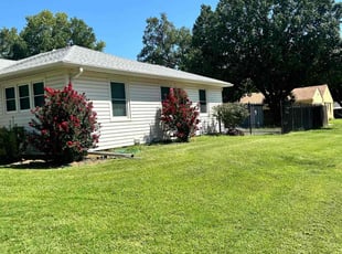 Melinda V.'s lawn care services service result