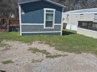 Debra M.'s grass maintenance service result