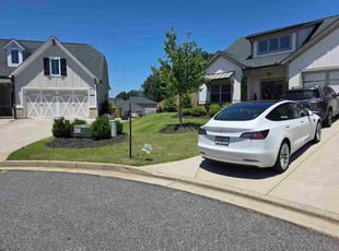 Kelsi D.'s lawn maintenance service result