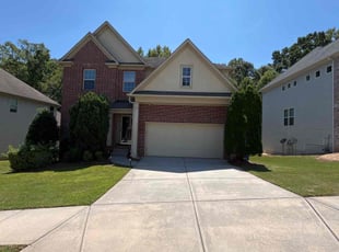 Laura C.'s lawn care services service result