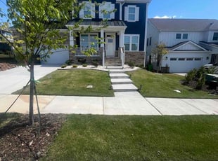 Munirah H.'s lawn care services service result