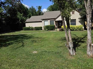 Chris E.'s lawn care services service result