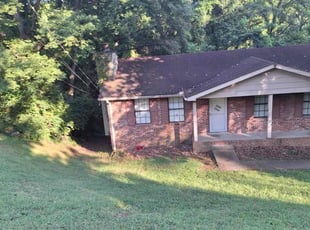 Lisa R.'s lawn care services service result