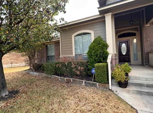 Michelle R.'s Bush Trimming service result