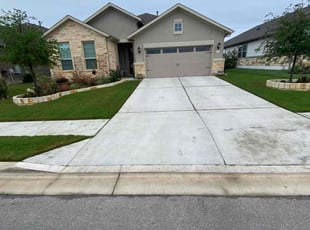 Lindsay N.'s grass cutting service result