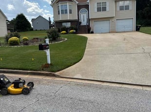 Madelaine M.'s yard service service result