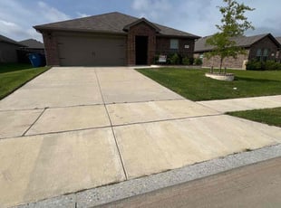 Rhian L.'s lawn care service result