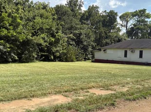 Justin M.'s grass maintenance service result