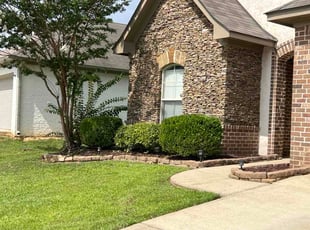Vicki S.'s Bush Trimming service result