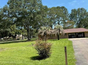 Miki B.'s lawn care services service result
