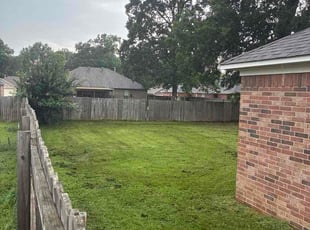 Courtney S.'s lawn care services service result