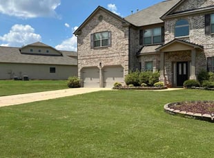 Lisa T.'s lawn care services service result