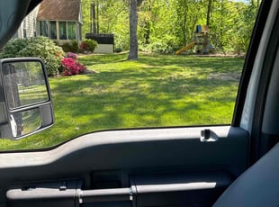 Jennifer N.'s lawn maintenance service result