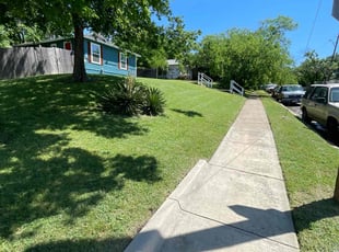 Chanpheng K.'s lawn maintenance service result