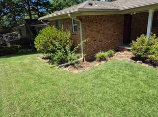 Leeann K.'s Flower Bed Weeding service result