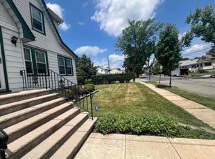 Linda A.'s lawn care services service result