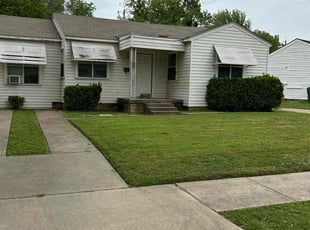 Daphyne A.'s lawn care service result