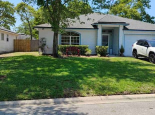Vickie M.'s Bush Trimming service result