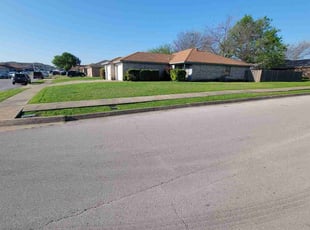 Meagan B.'s lawn care services service result