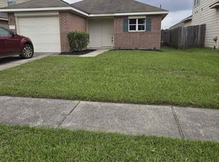 Cristina C.'s lawn maintenance service result