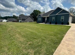 Charmeca D.'s lawn care services service result