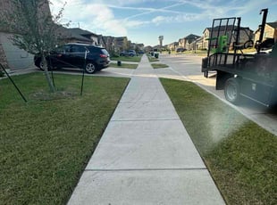 Jarry H.'s lawn care services service result